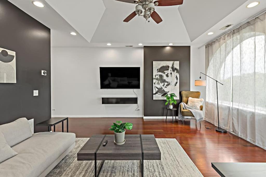 שיקגו The Penthouse, Lux Stay Near Downtown, Uofc & Lake מראה חיצוני תמונה